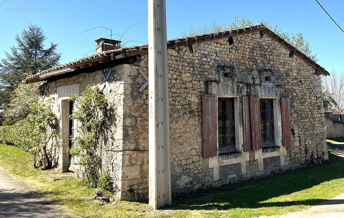 Maison Montmoreau Saint Cybard 7 pièce(s) 186 m2 - photo 18