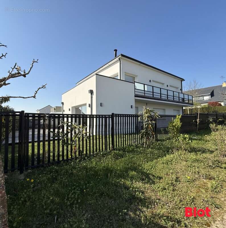 Maison à MONTGERMONT