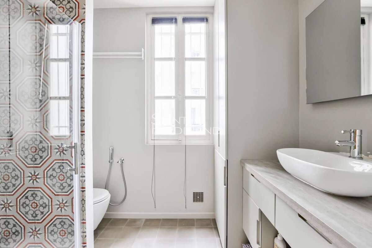 Appartement à PARIS-17E