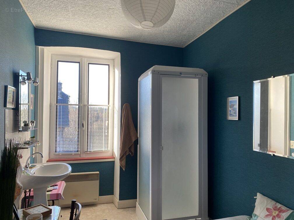 Maison à PEROLS-SUR-VEZERE