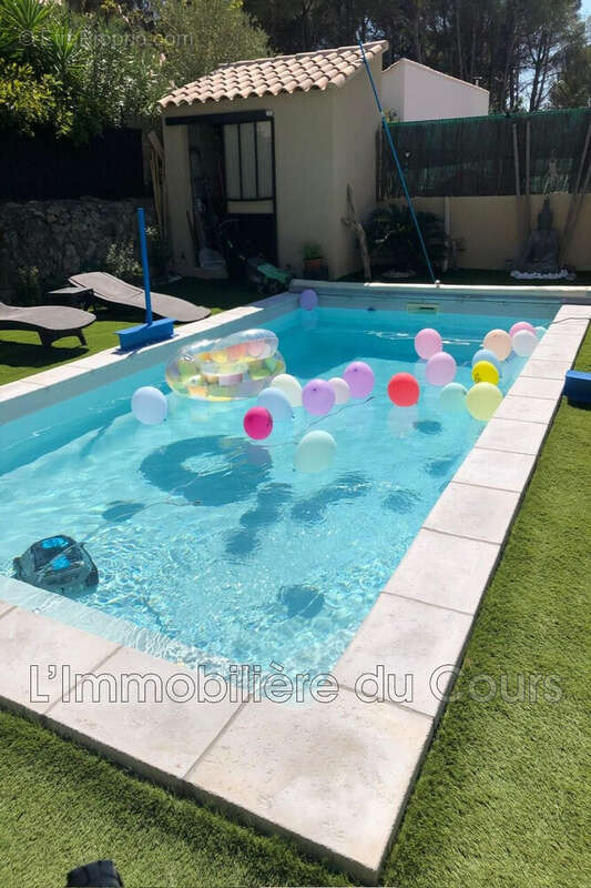 Maison à SAINT-MITRE-LES-REMPARTS