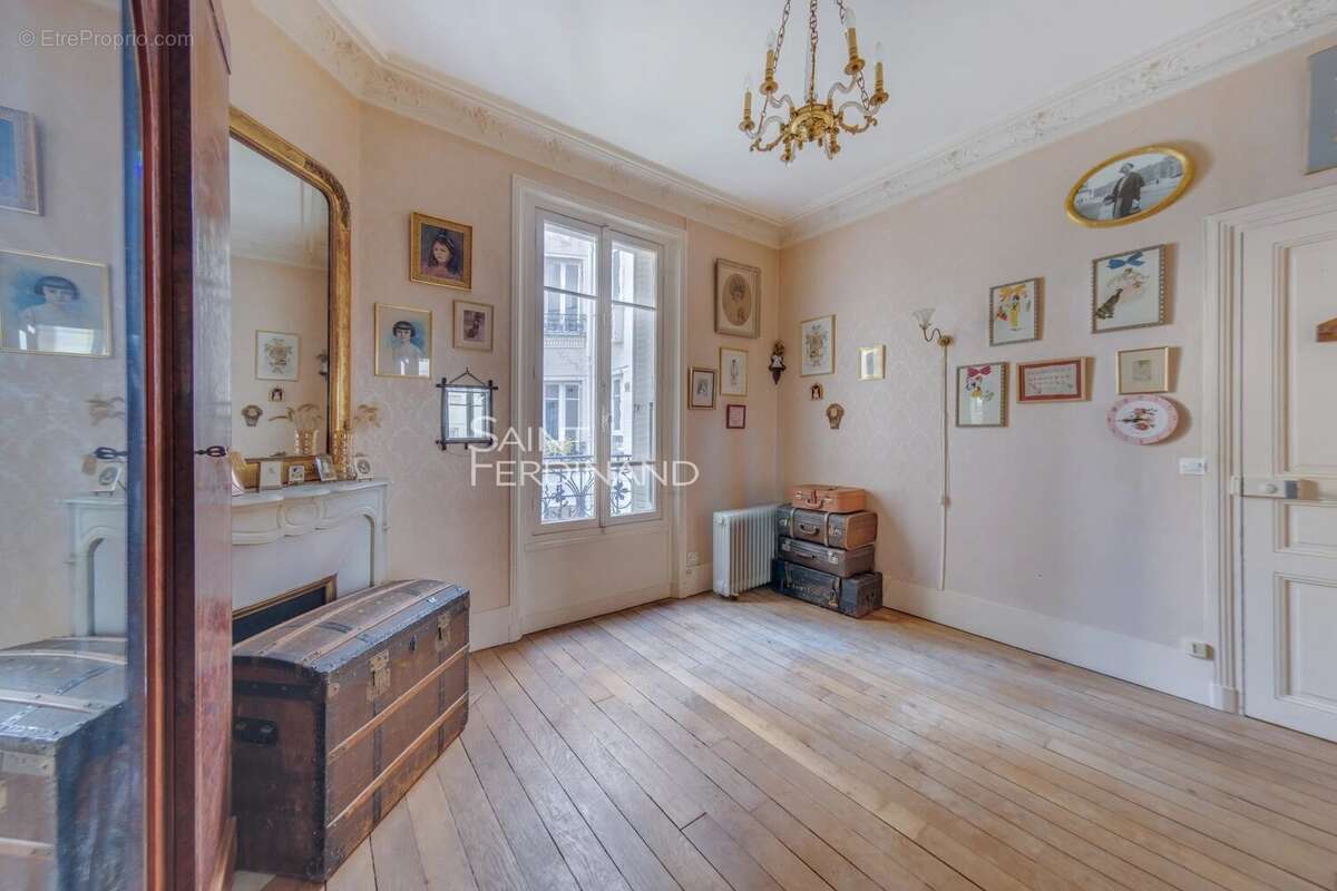 Appartement à NEUILLY-SUR-SEINE