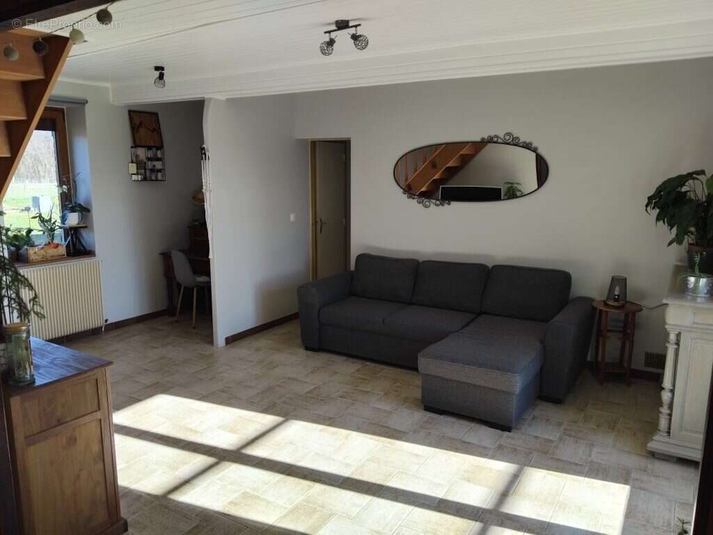 Maison à ESPINASSE-VOZELLE