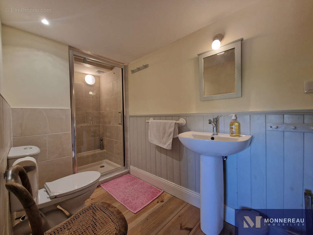 Maison à VILLEBOIS-LAVALETTE