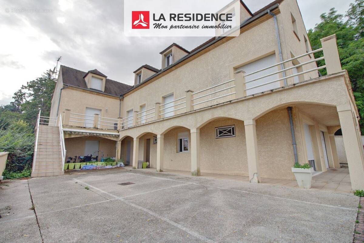 Appartement à JOUY-MAUVOISIN