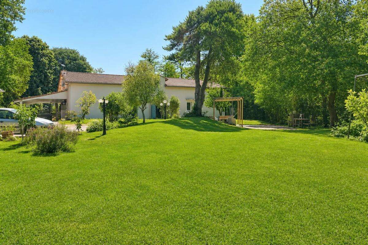 Maison de 11 pièces de 368 m² à Châteauneuf-sur-Isère - photo 8