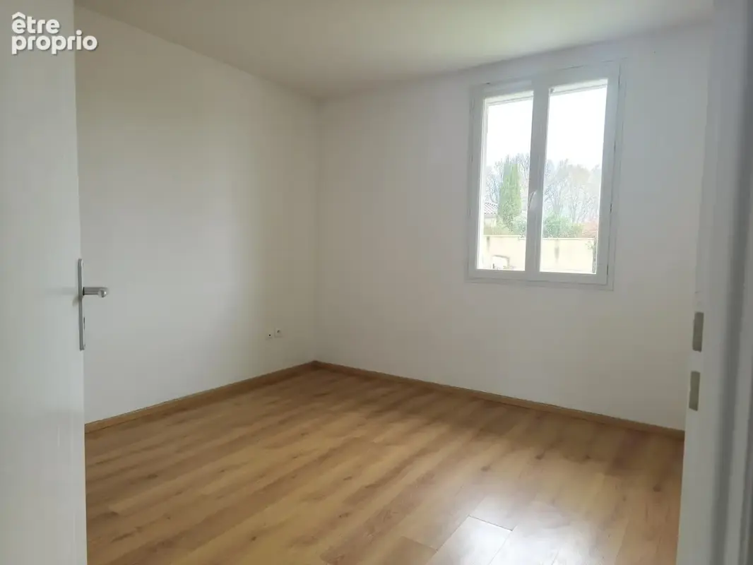 Maison de plain pied avec jardin et garage - photo 5