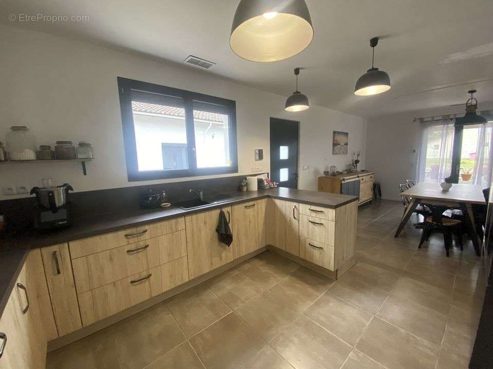 Maison à SAINT-JULIEN-EN-BORN