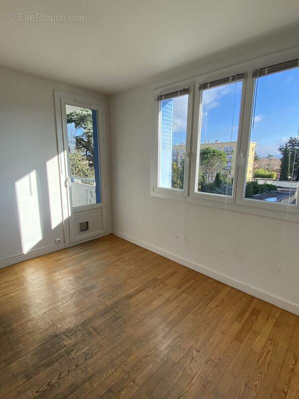 Appartement à ROMANS-SUR-ISERE