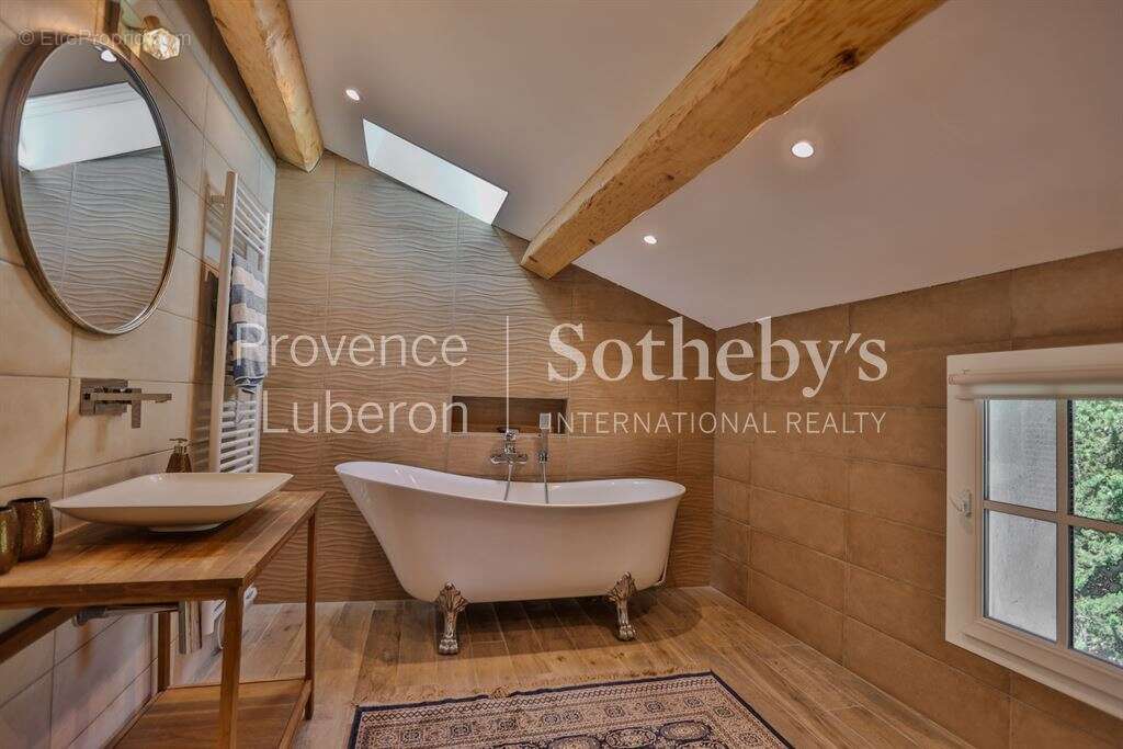 Maison à PERNES-LES-FONTAINES