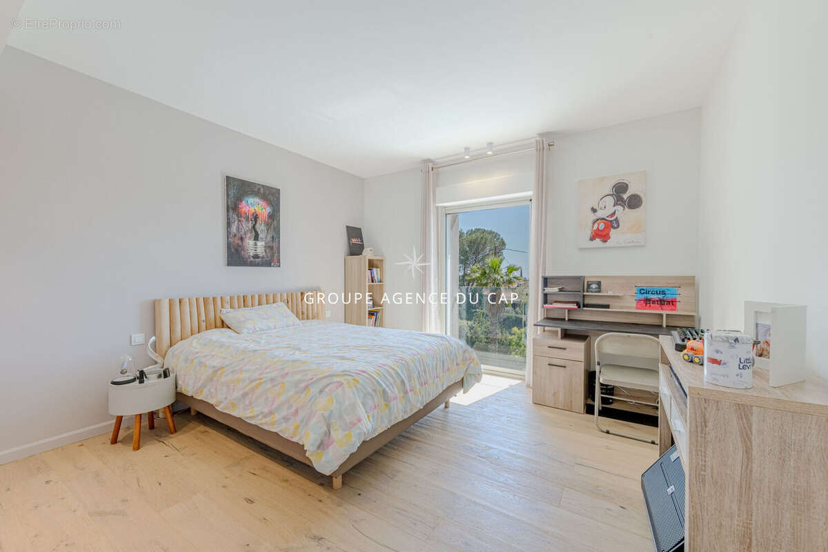 Saint raphael villa entierement renovee calme et apercue mer - photo 12
