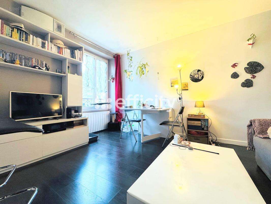 Appartement à PARIS-14E
