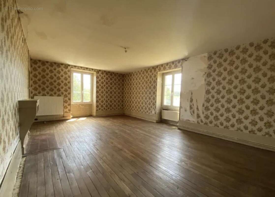 Maison à GRANCEY-LE-CHATEAU-NEUVELLE