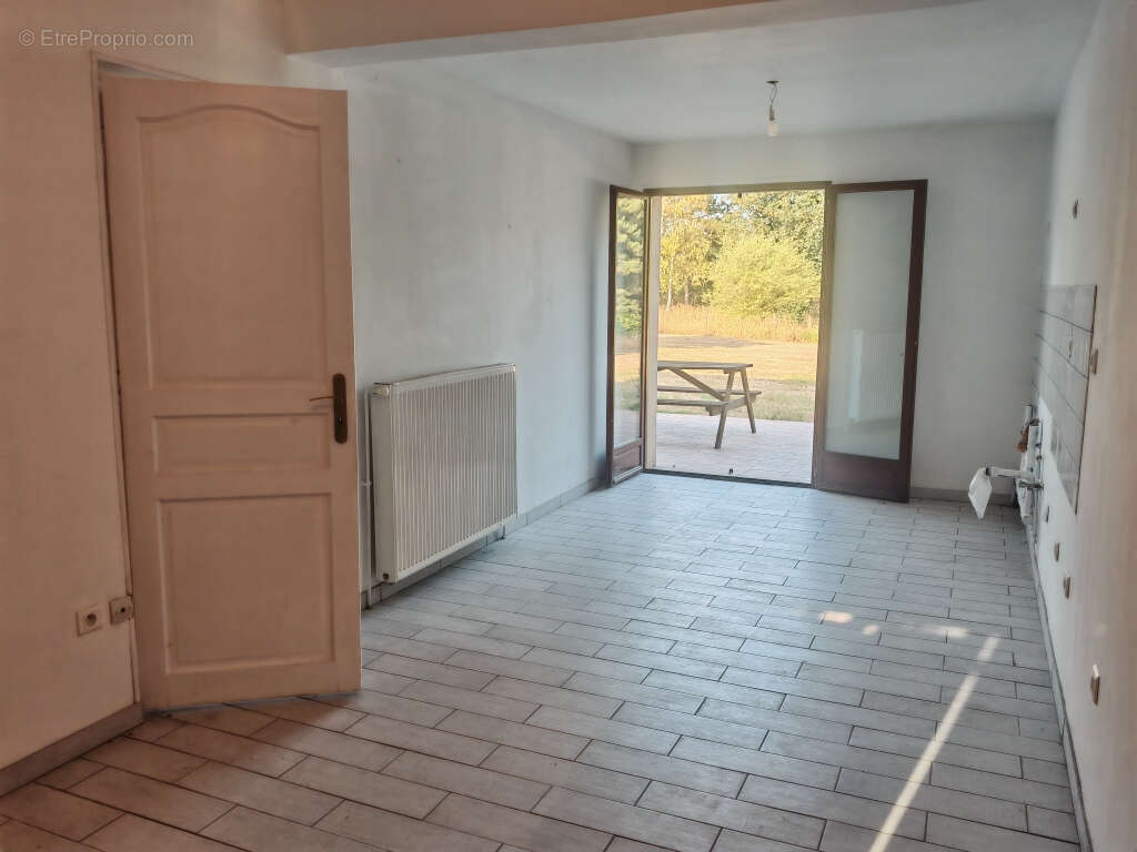 Ensemble immobilier composé de 2 logements (135 et 57 m² )  6 ch. terrain de 4480m² clos - photo 13