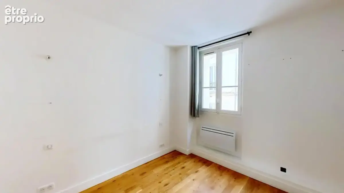 Paris XVIe – Avenue Victor Hugo / Arc de Triomphe - Appartement de 2P sur cour - photo 5