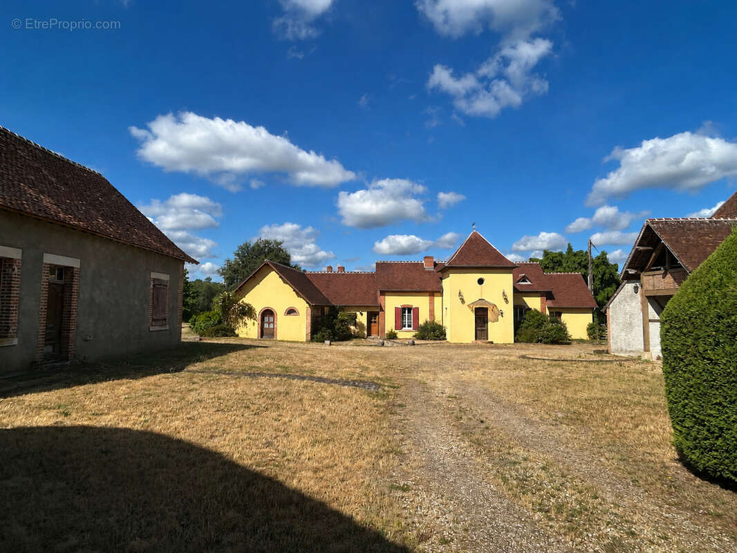 Propriété 2,2 ha avec étang, ancien corps de ferme, parc aboré, prairie - photo 4