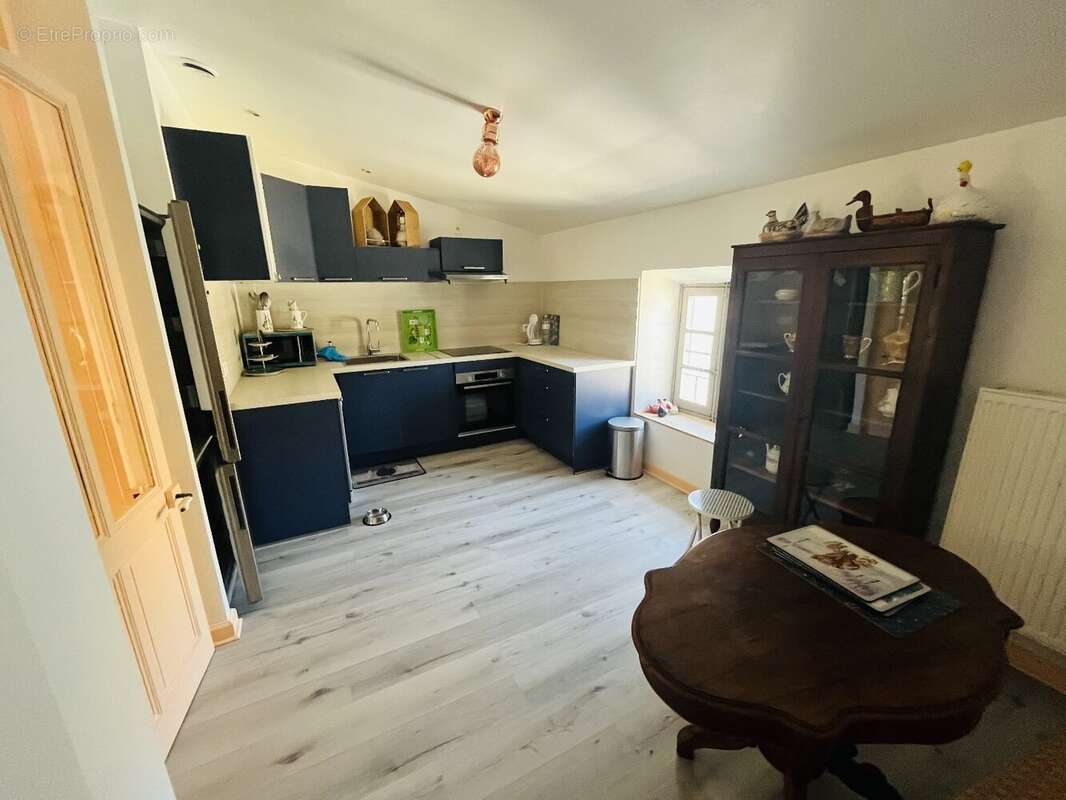 Spacieux appartement de type 4 totalement renove - photo 3