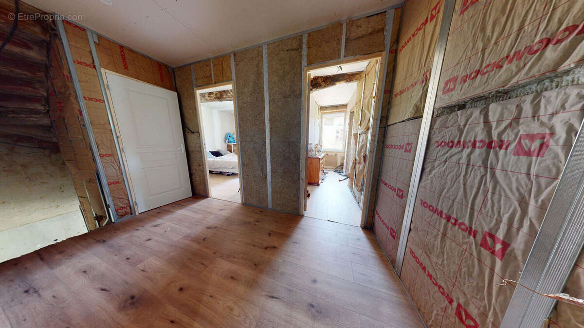 Maison 100 m² à Poncin  - photo 4