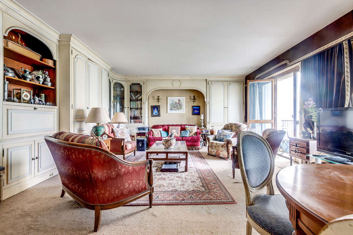 Appartement à PARIS-14E