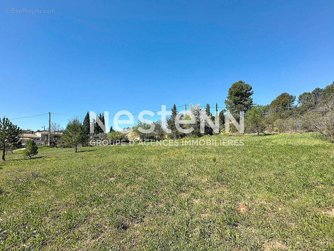 Terrain à LORGUES