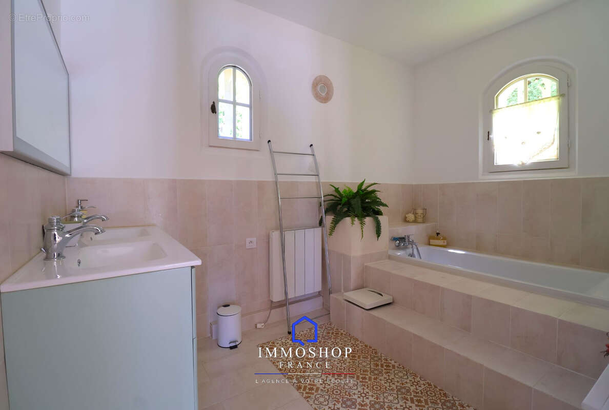 Maison à SAINT-ZACHARIE