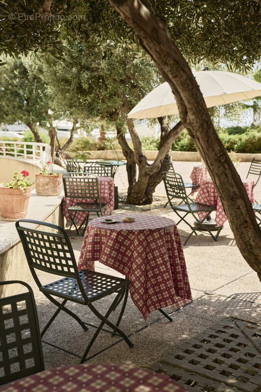 Commerce à CAP-D'AIL