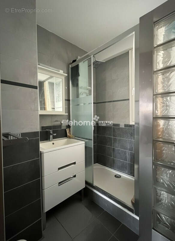 Appartement à SAINT-MARTIN-D'HERES