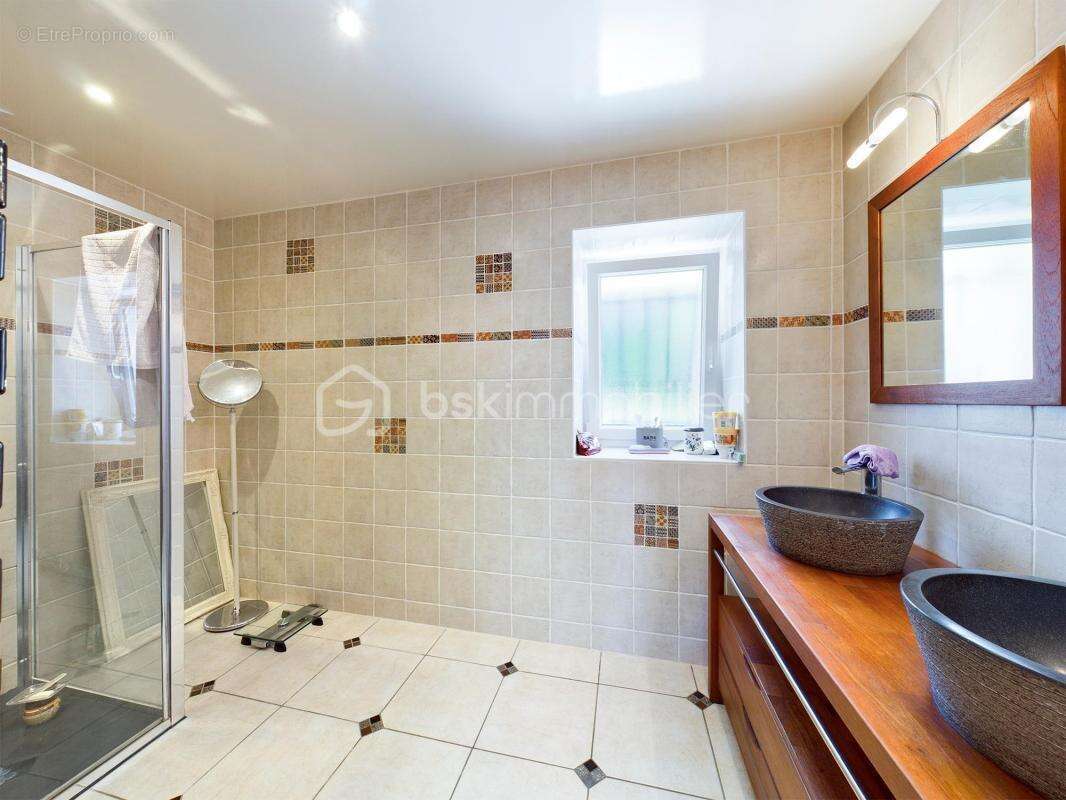 Maison à CLOS-FONTAINE