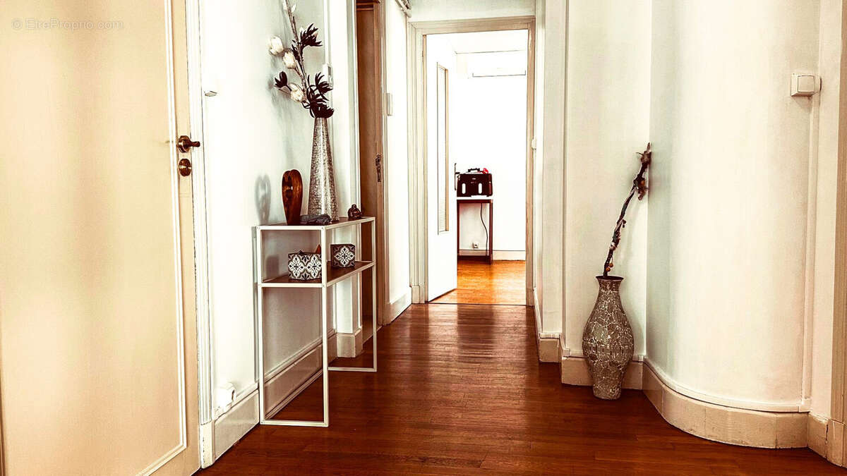 Appartement 107 m² à Vichy  - photo 3
