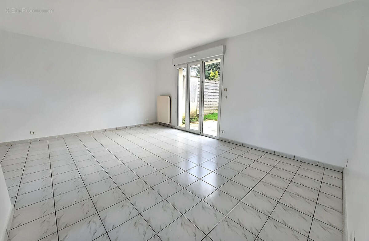 Maison mitoyenne 3 chambres avec jardin, terrasse et garage à Foucherans - photo 4
