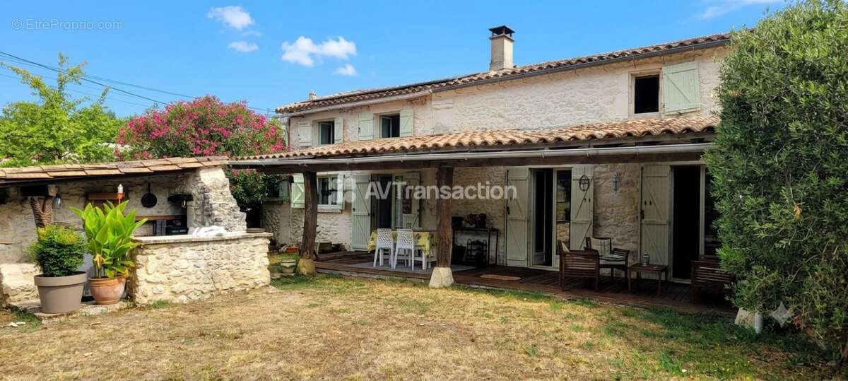 Maison 243 m² à Saint-Seurin-De-Cadourne  - photo 2