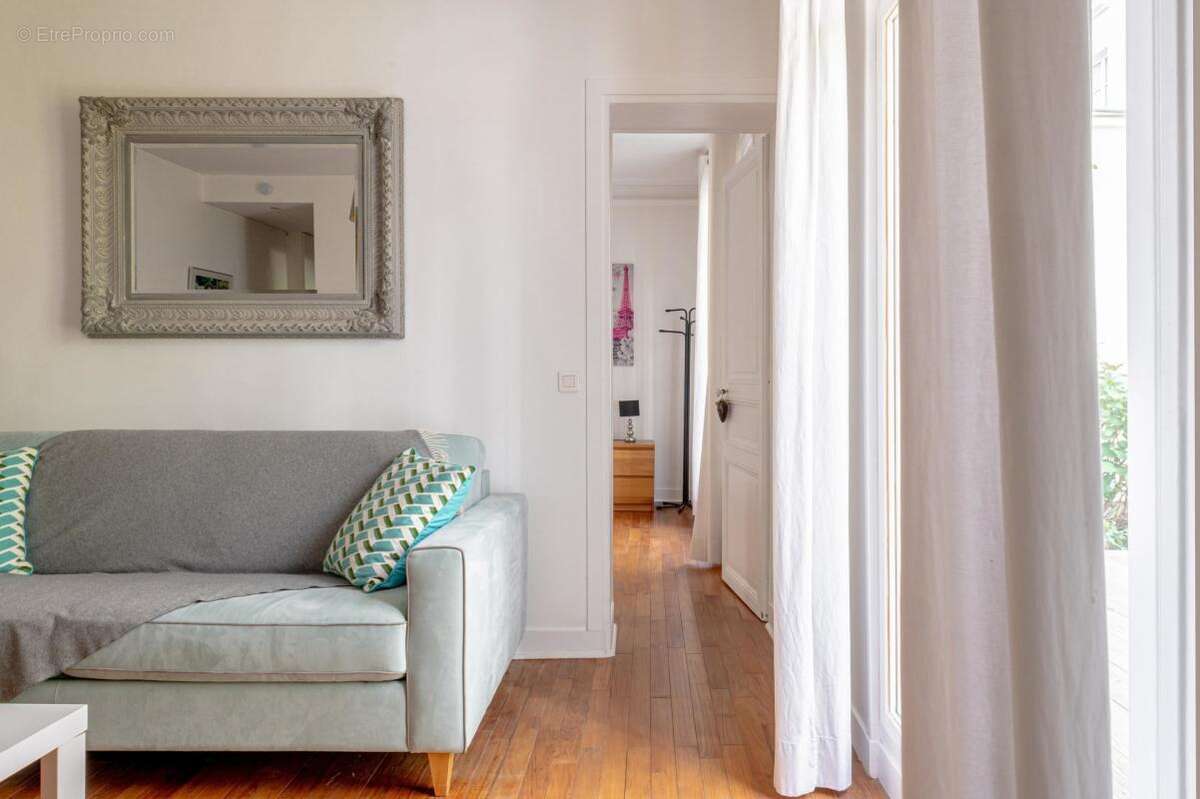 Appartement à PARIS-16E