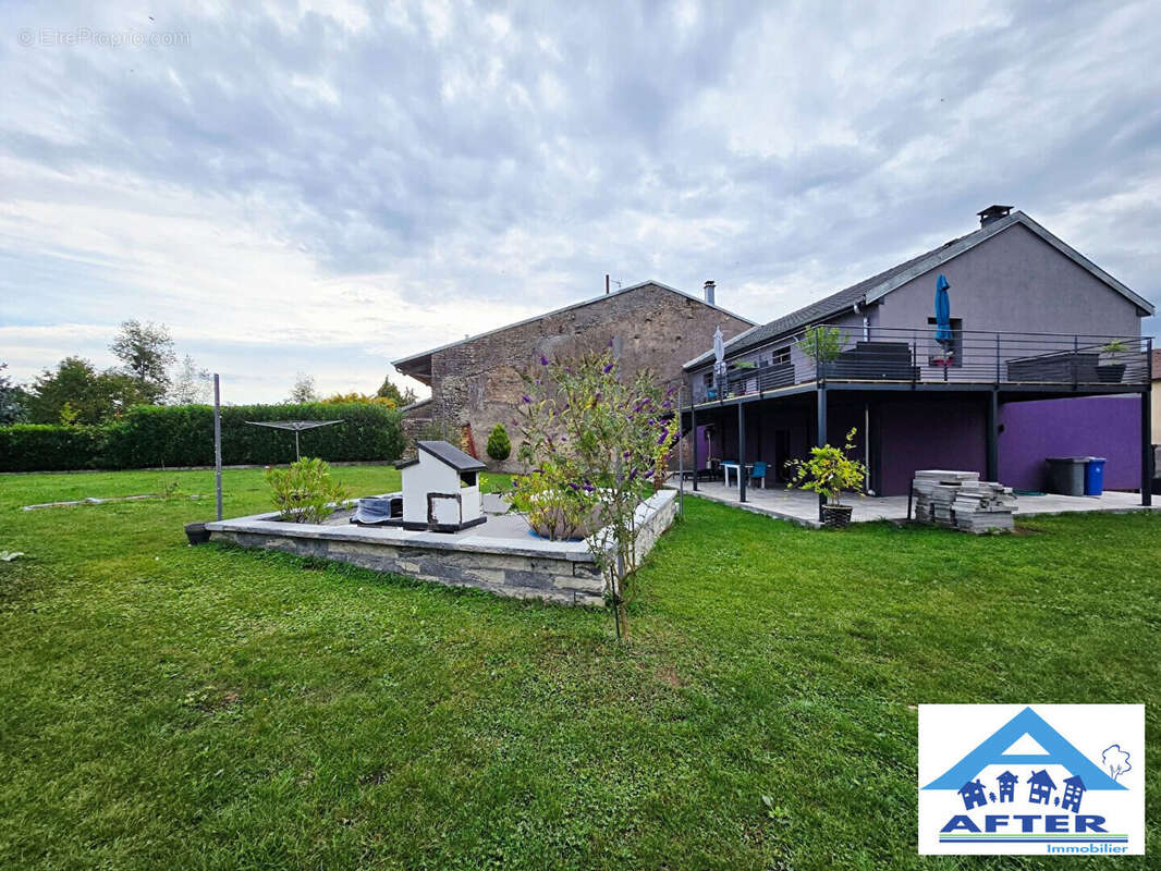 Maison à SAINT-PIERREMONT