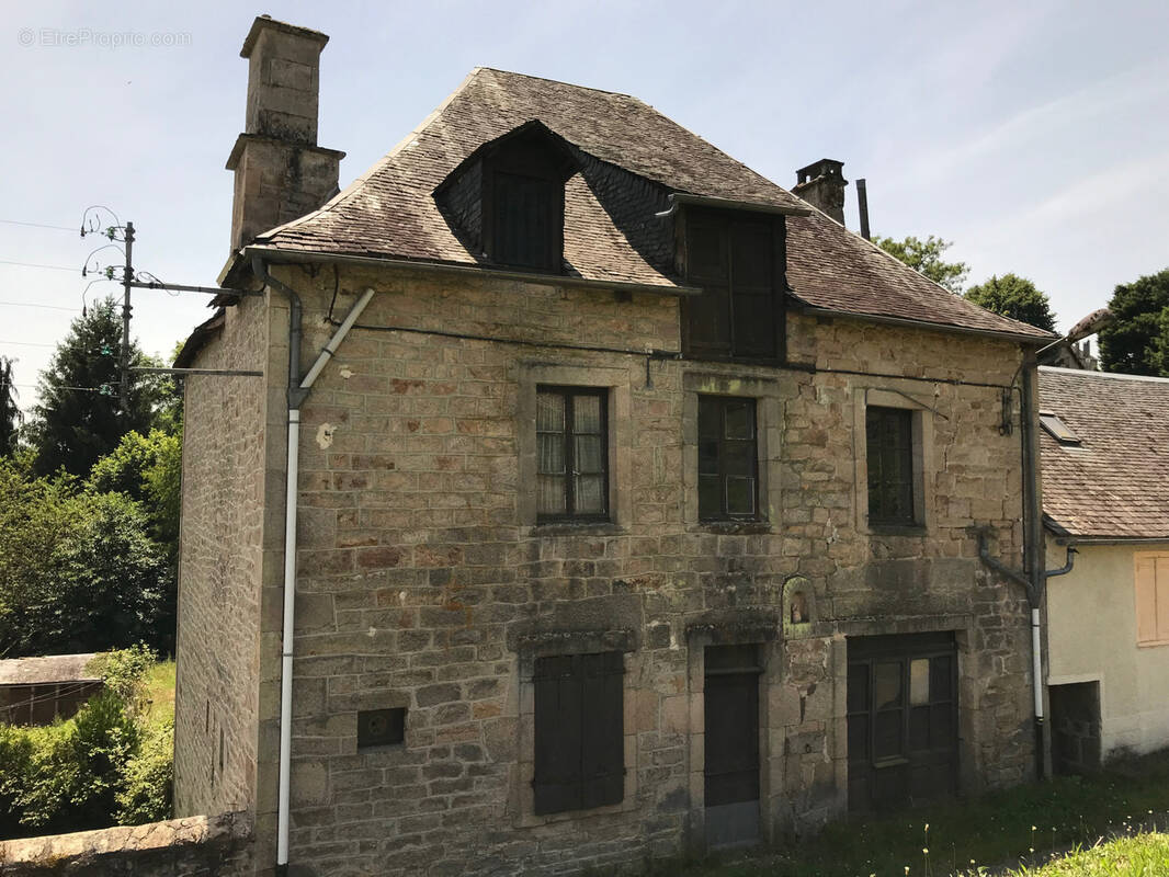 Maison à CORREZE