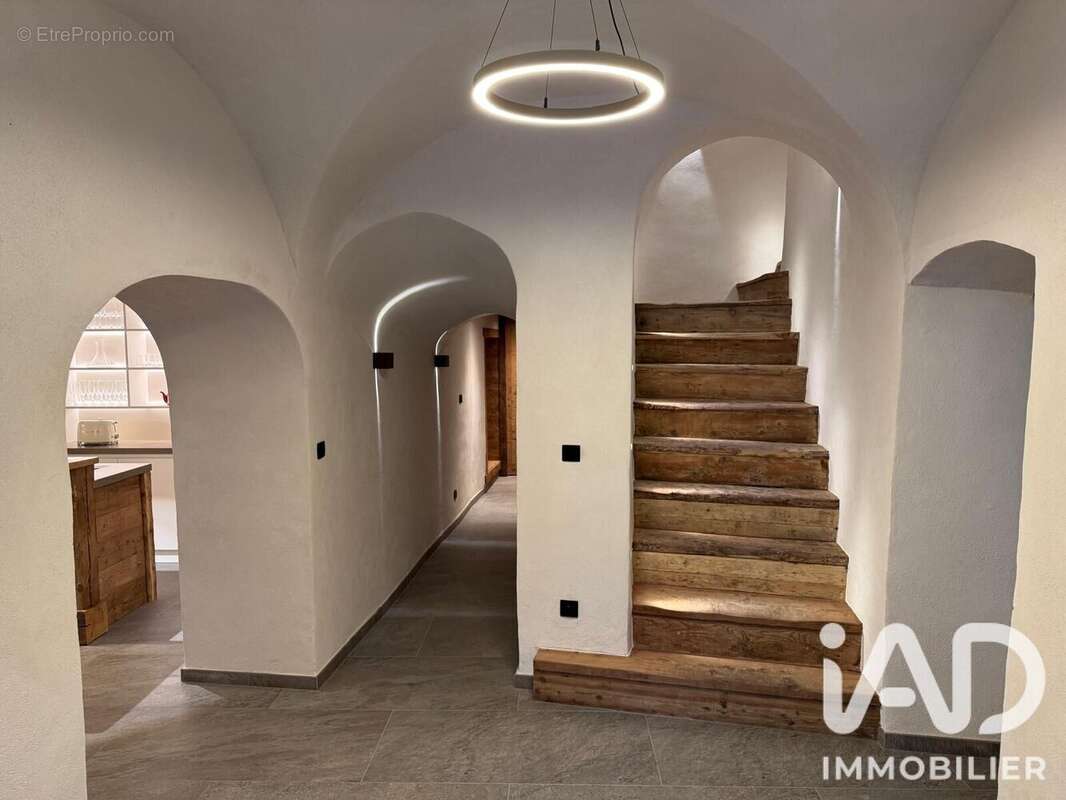 Maison 673 m² à La Salle-Les-Alpes  - photo 9