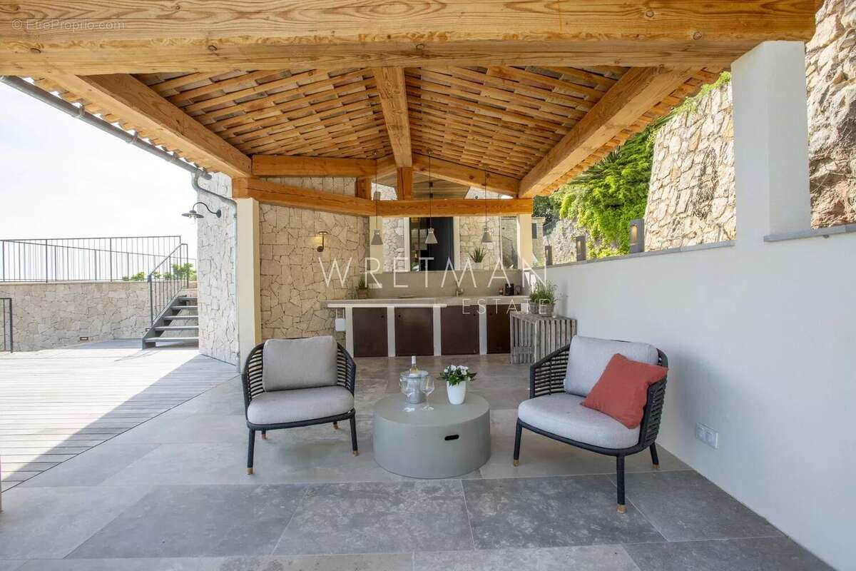 Maison à CHATEAUNEUF-GRASSE