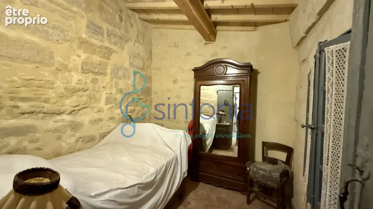 Uzès, maison de ville de caractère adossée au Duché, au cœur du centre historique - photo 16