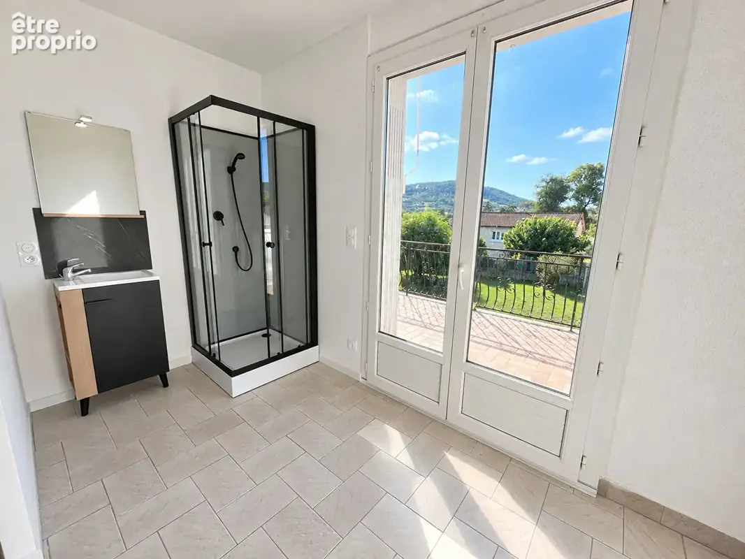 Maison rénovée 235 m² - 8 chambres - Terrain constructible 2 040 m² - Garage - Chomérac - photo 15