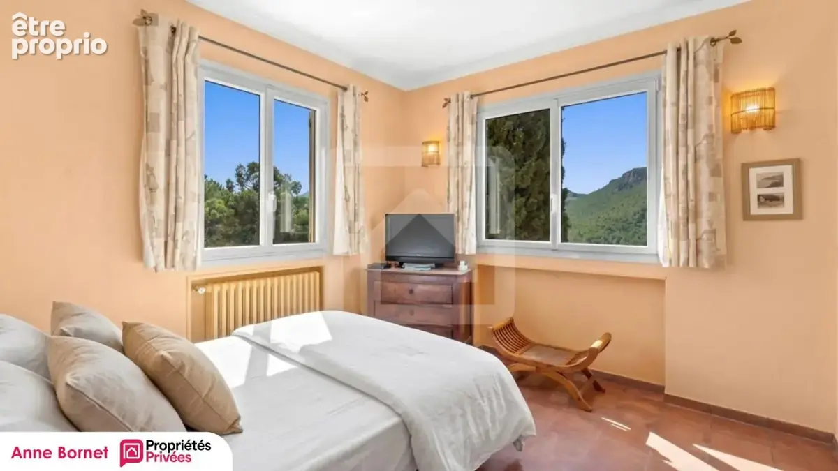 Bastide 7 pièces avec piscine et terrain de 13000 m2 - Massif de l'Estérel - photo 12