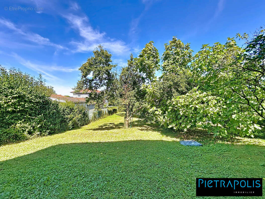 Terrain 770 m² à Decines-Charpieu  - photo 3