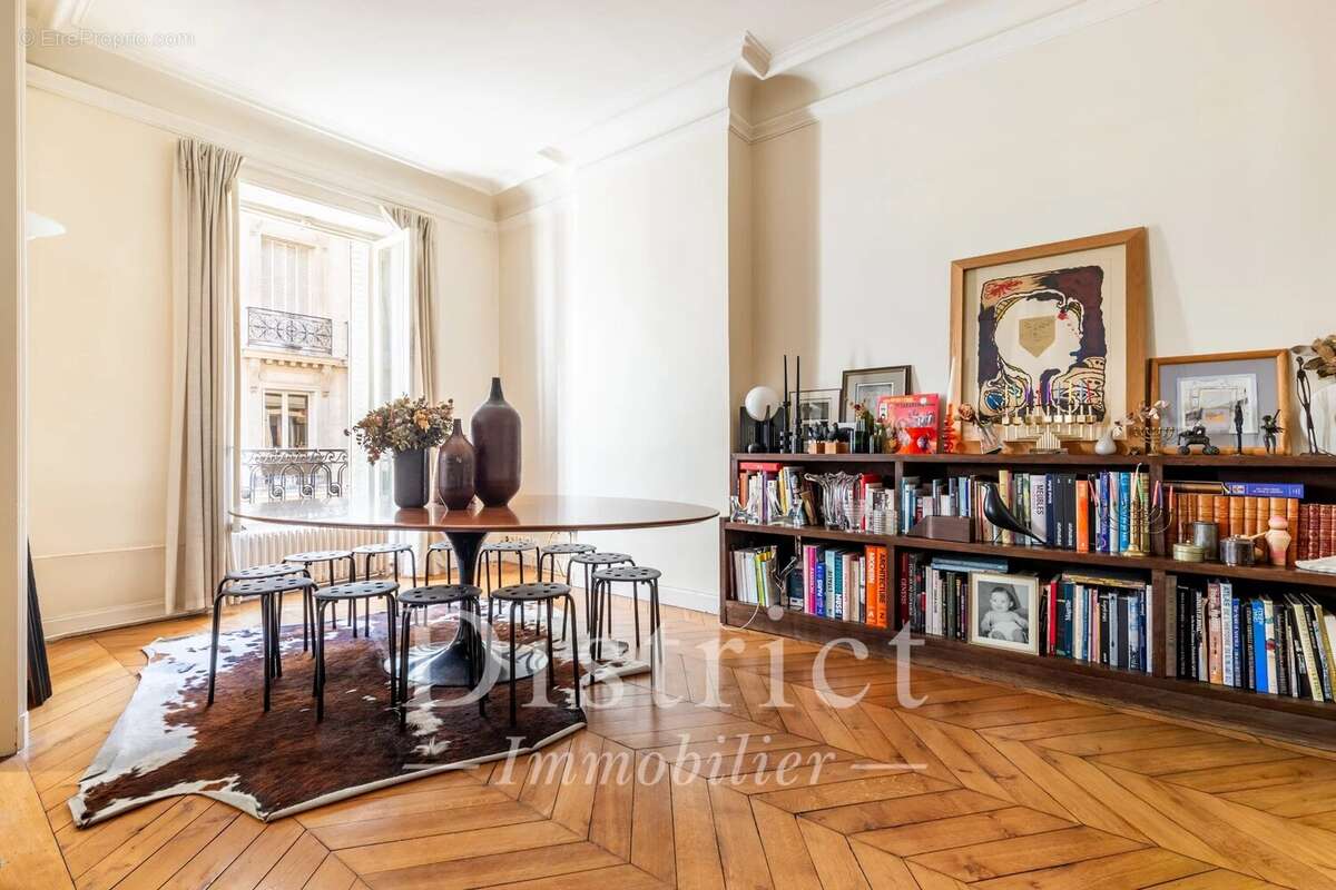Appartement à PARIS-8E