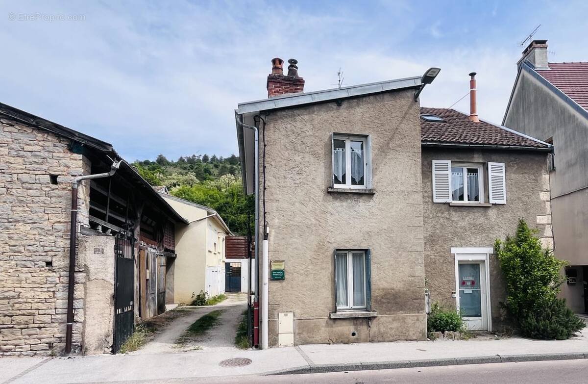 Appartement à PLOMBIERES-LES-DIJON