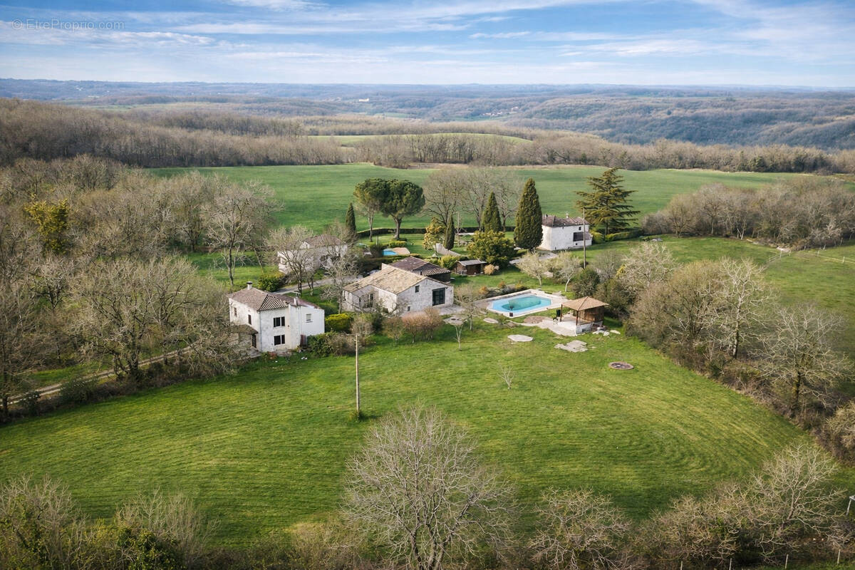 Maison à MONTAIGU-DE-QUERCY