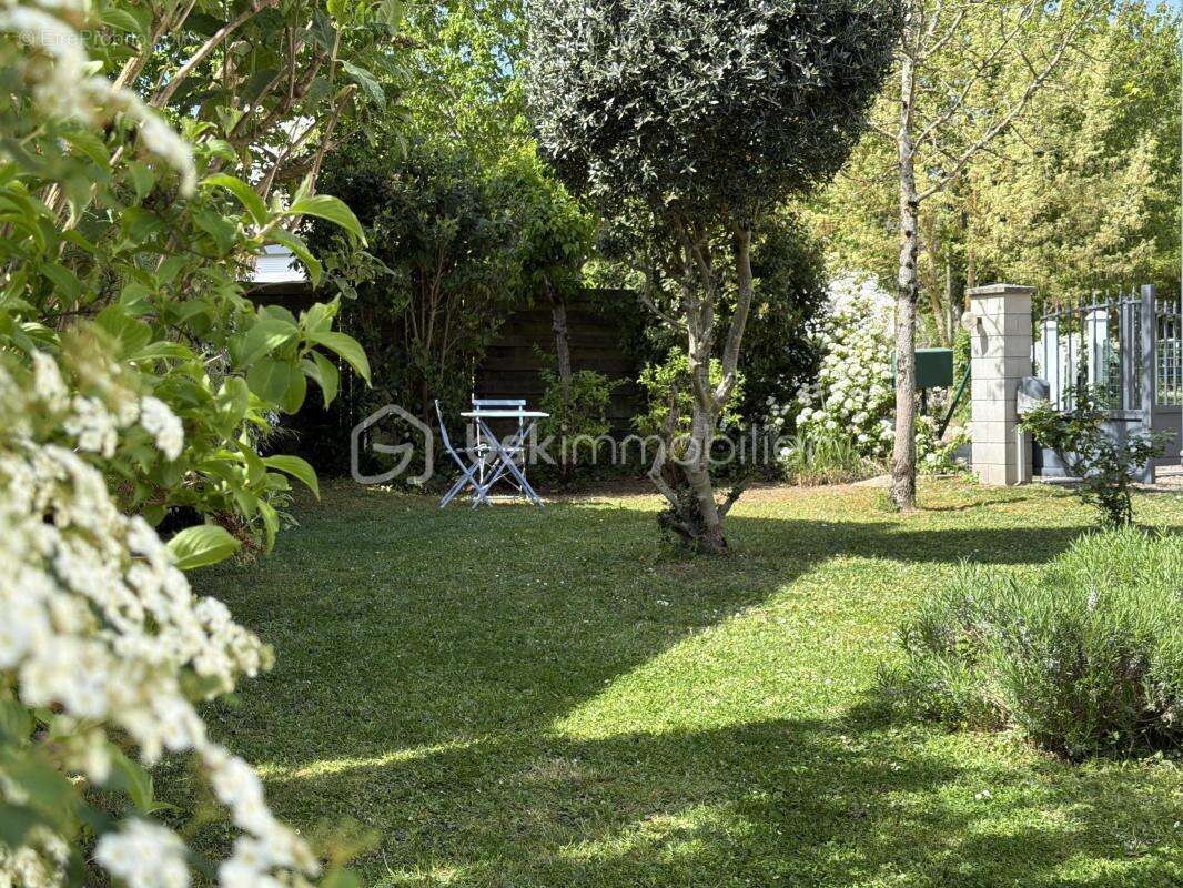 Maison à AZAY-SUR-CHER