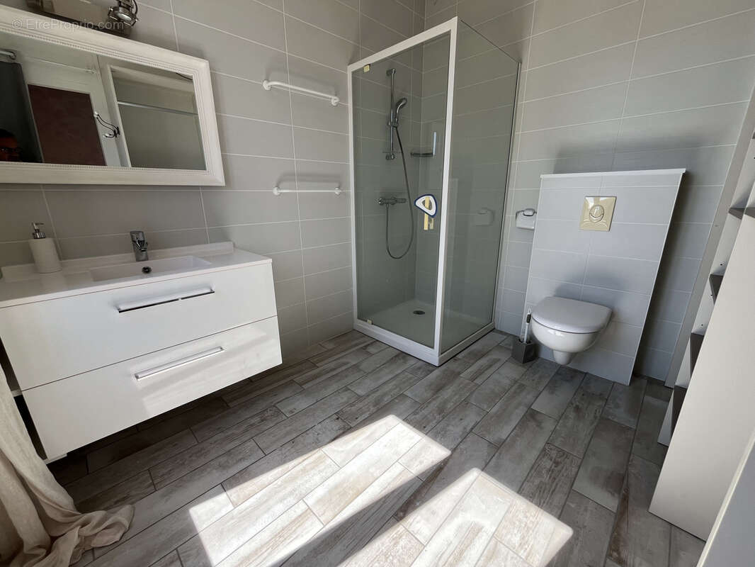 ref 108005 THOUARS centre ville . Magnifique maison de caractère de 125 m2 quatre chambres. - photo 4
