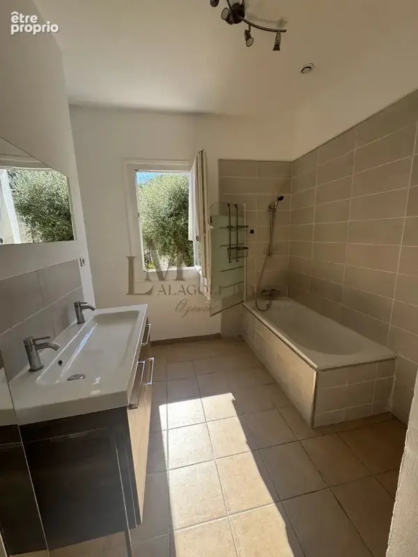 SARTENE - Ensemble immobilier T3 / T3 / T2 + Terrain constructible. - photo 11