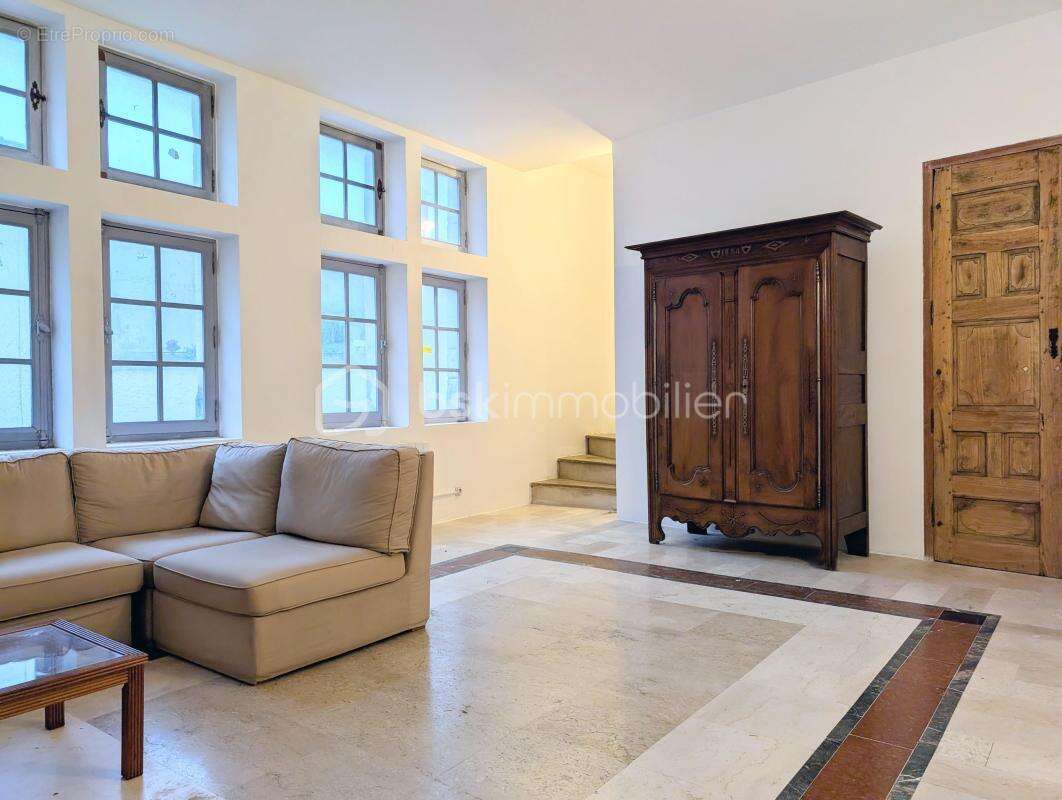 Maison à VIC-LA-GARDIOLE