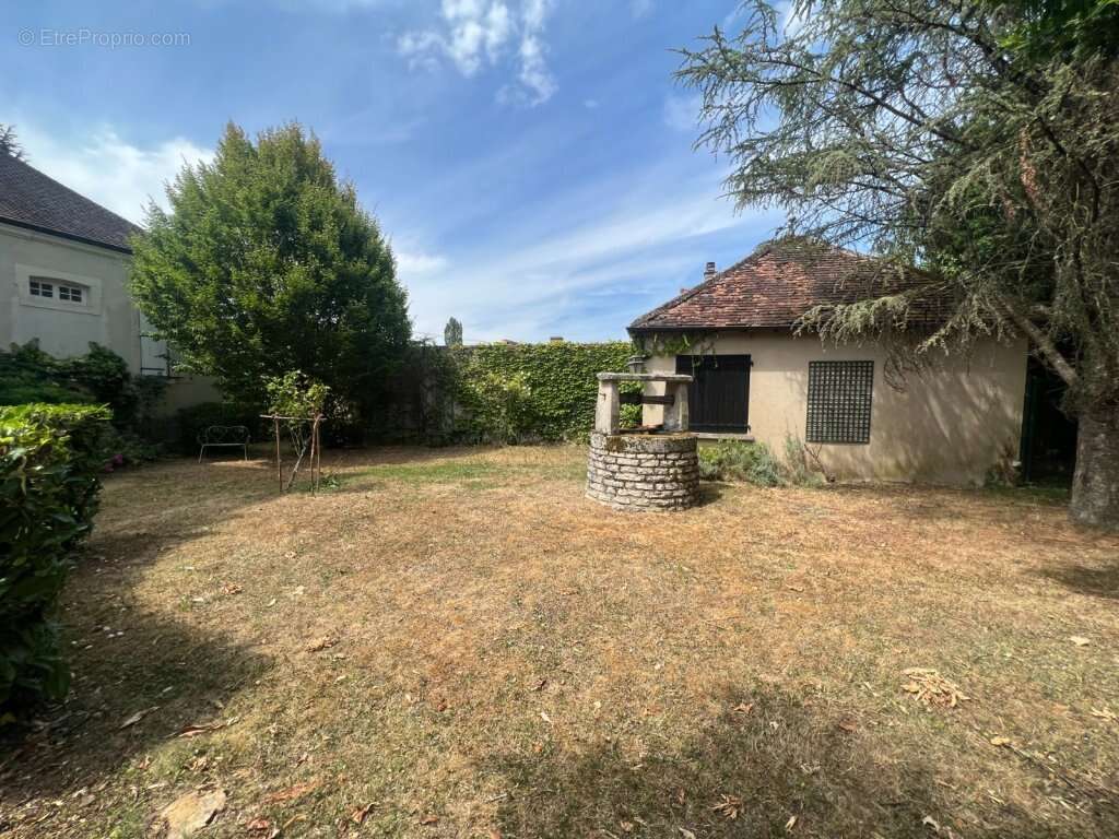 Maison à MONTCENIS