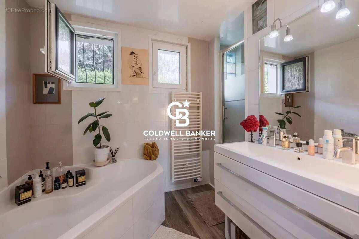 Maison à VETRAZ-MONTHOUX