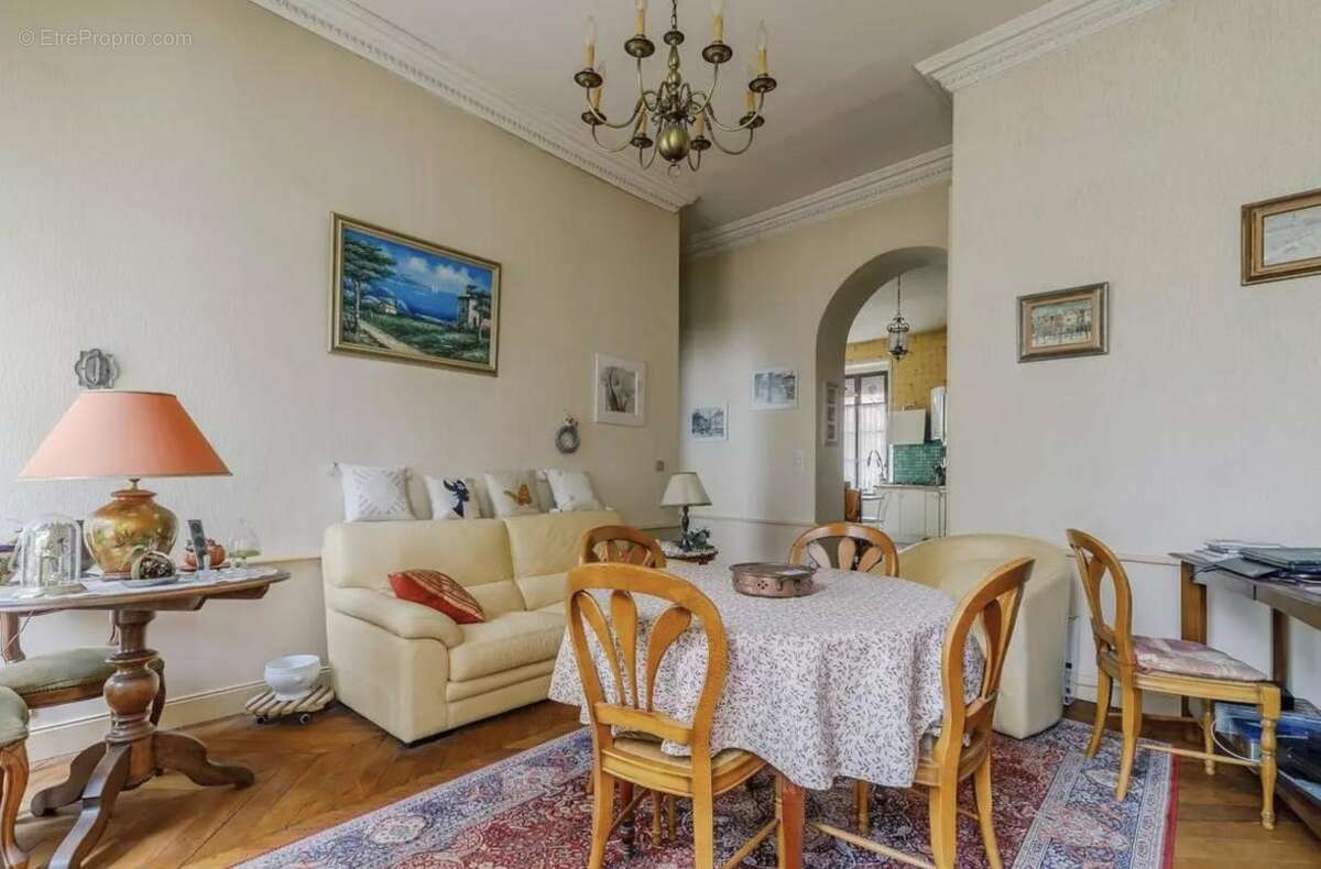 Appartement à PARIS-9E